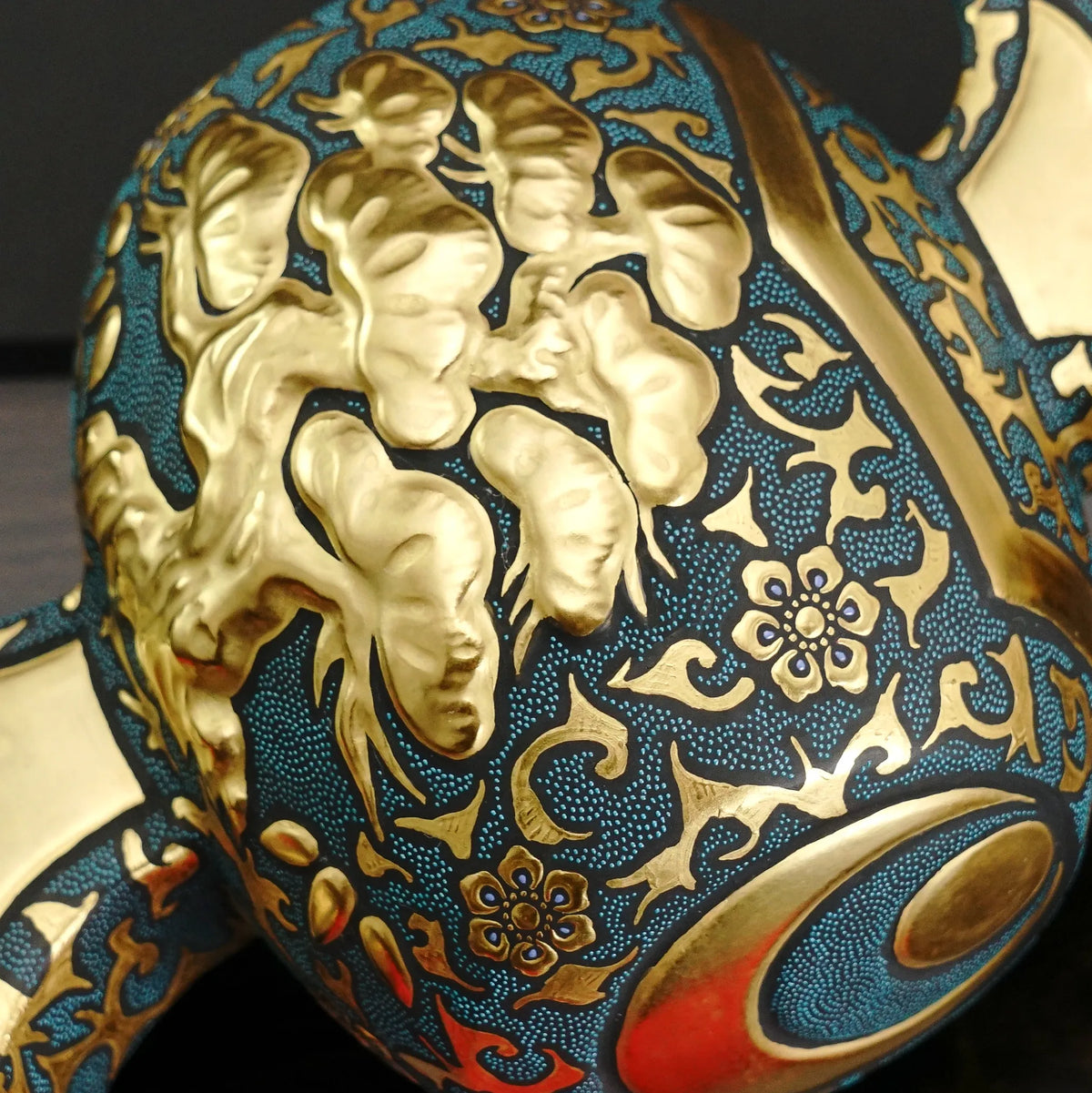 Kutani Ware Ceramic Sculpture "Kozuchi" Lucky Mallet: Morikin Hosoge & Aochibu / Nakada Kingyoku