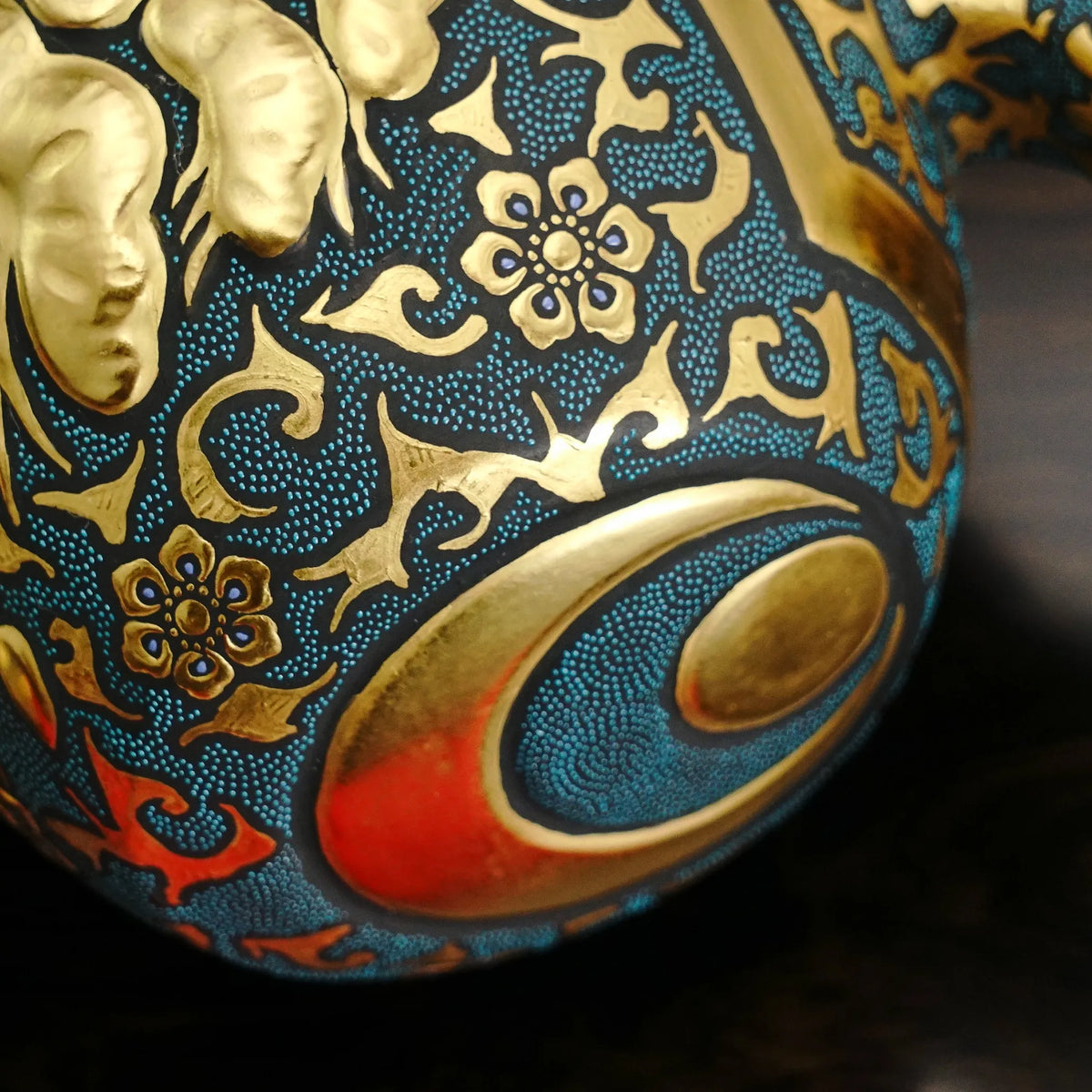 Kutani Ware Ceramic Sculpture "Kozuchi" Lucky Mallet: Morikin Hosoge & Aochibu / Nakada Kingyoku