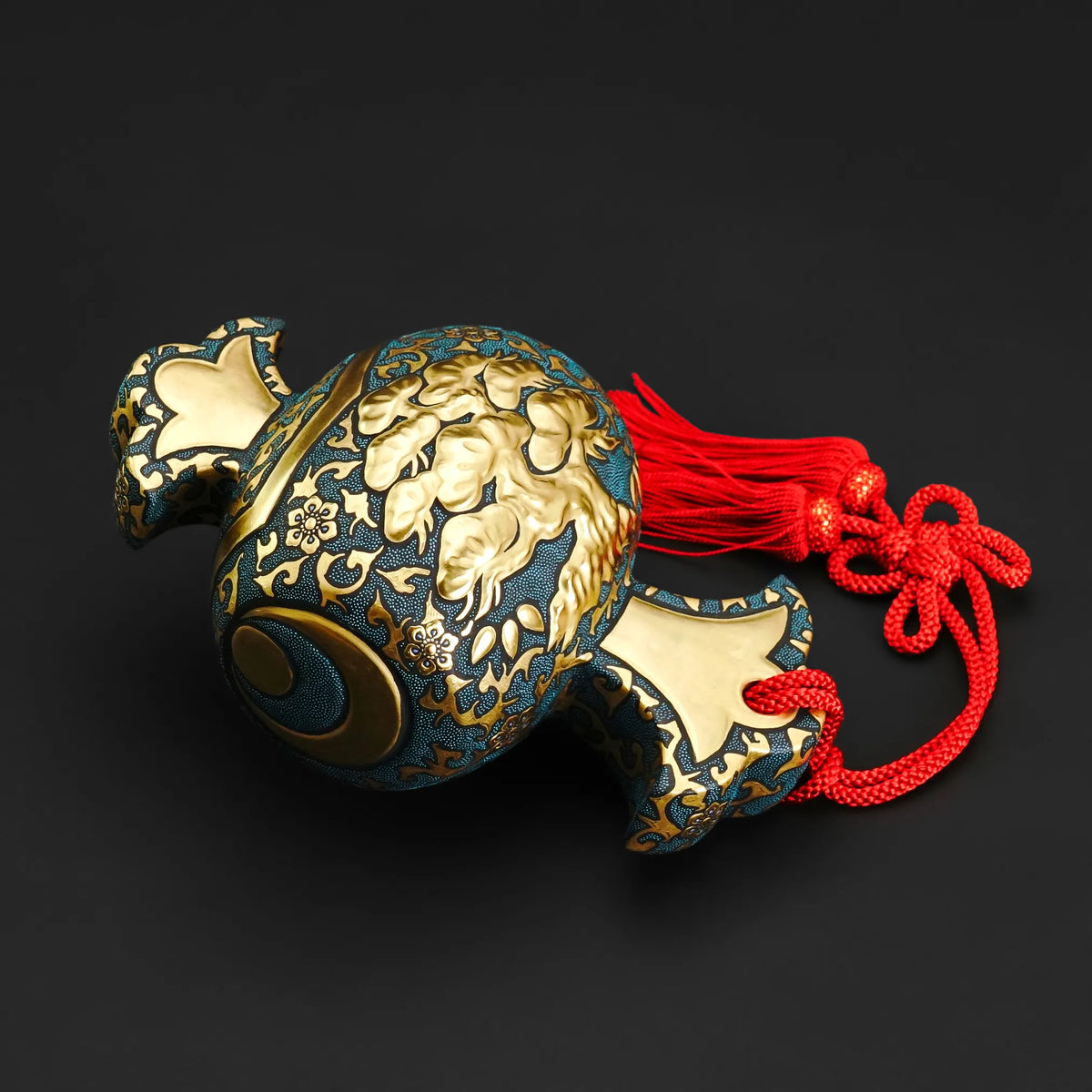 Kutani Ware Ceramic Sculpture "Kozuchi" Lucky Mallet: Morikin Hosoge & Aochibu / Nakada Kingyoku