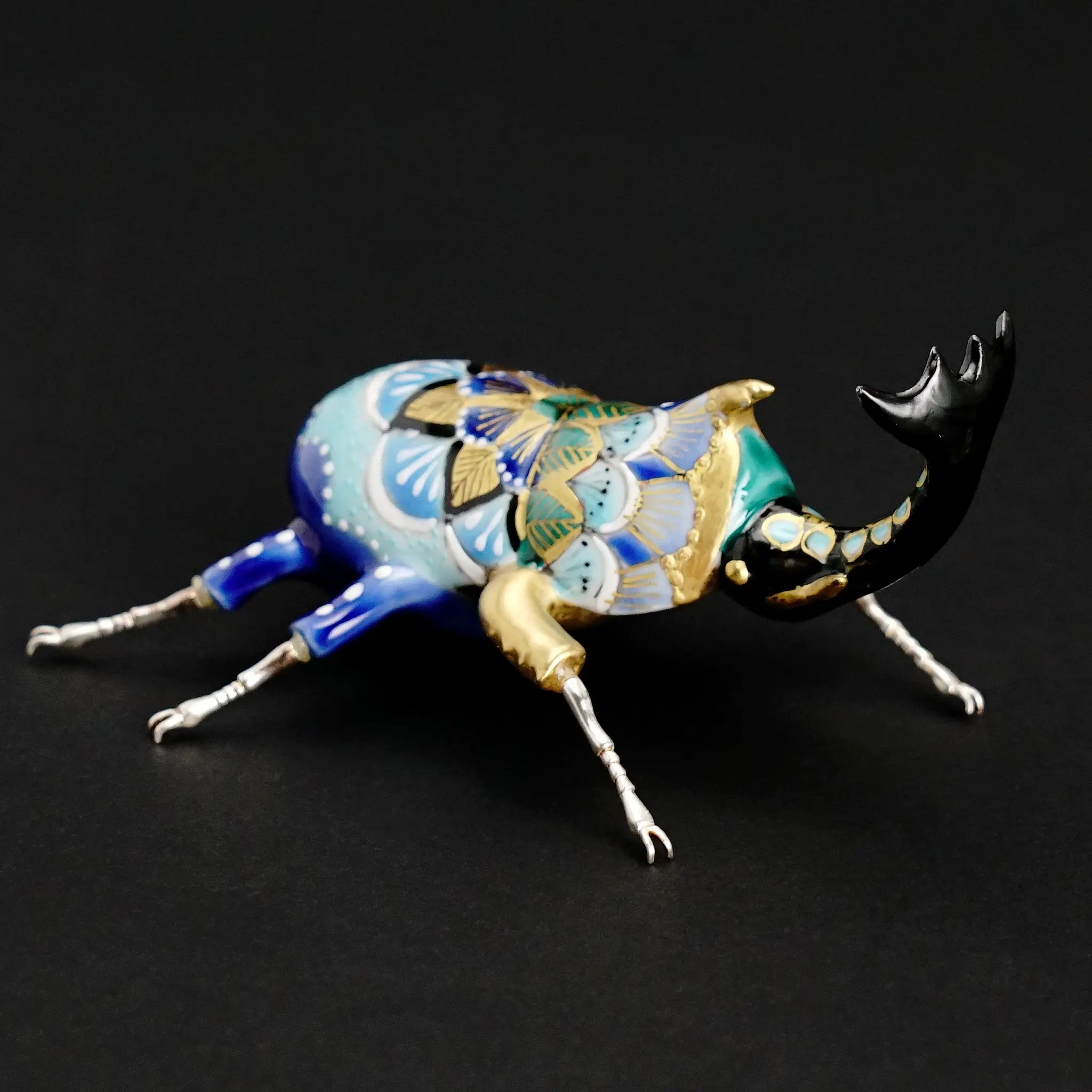 九谷焼置物 カブトムシ フォレストブルー / 高聡文（別アングル）