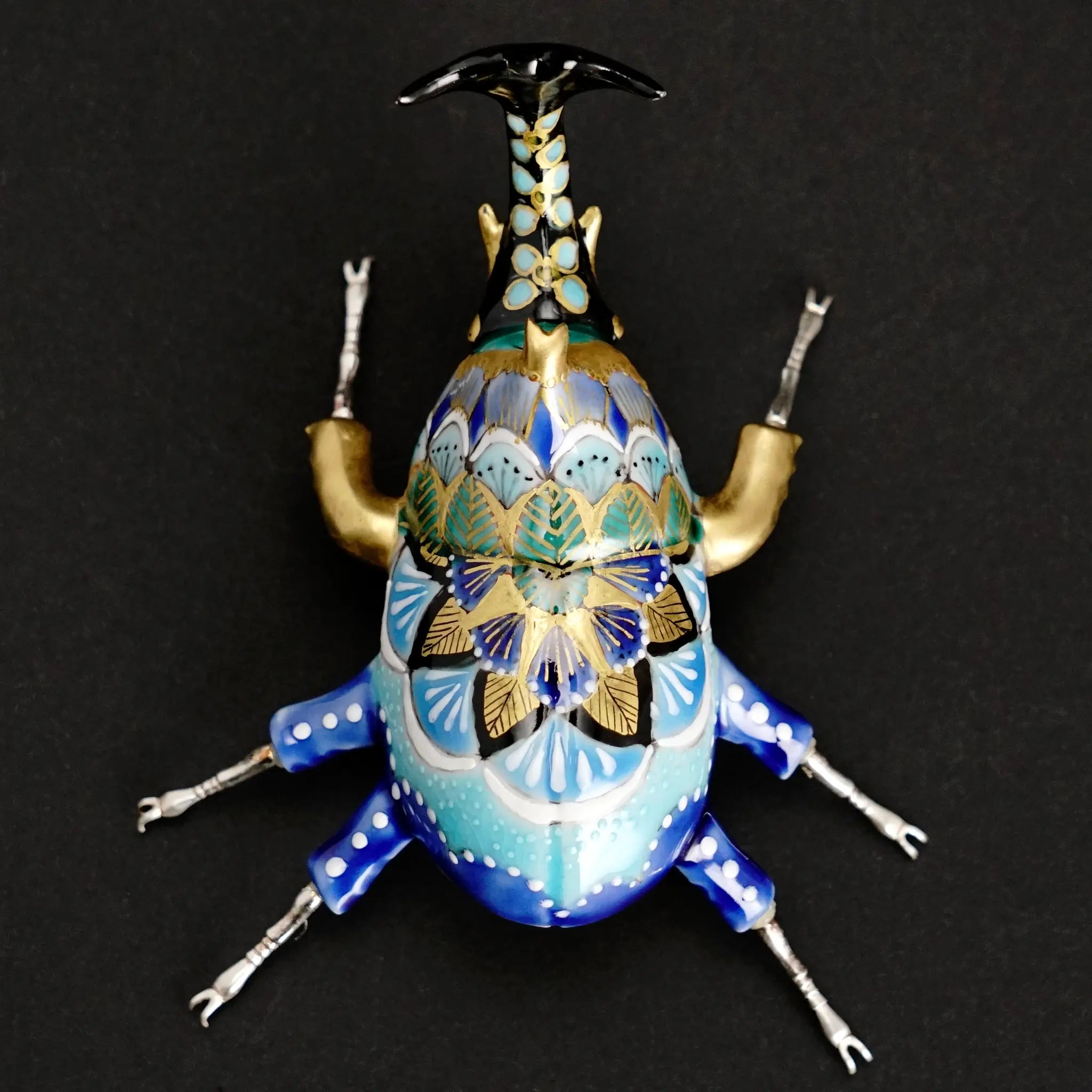 高聡文 カブトムシ フォレストブルー 背中の緻密な彩色金襴手と金彩