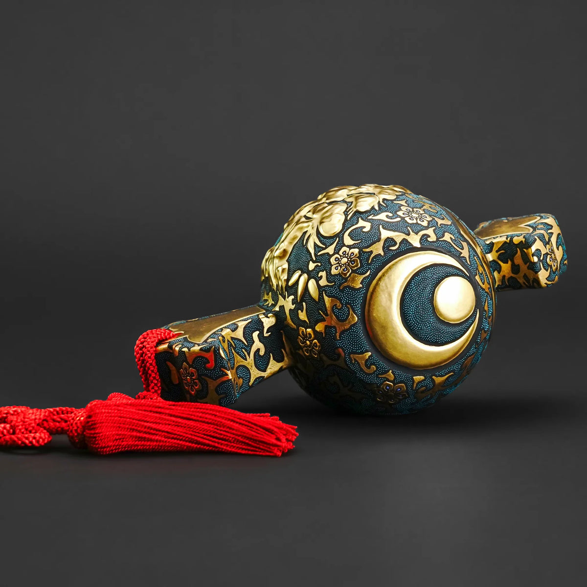 Kutani Ware Ceramic Sculpture "Kozuchi" Lucky Mallet: Morikin Hosoge & Aochibu / Nakada Kingyoku